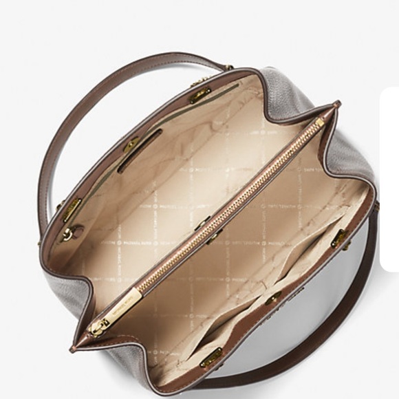 MICHAEL KORS MOCHA COLOR
Teagan Large Pebbled Leather Shoulder Bag - Picture 3 of 3